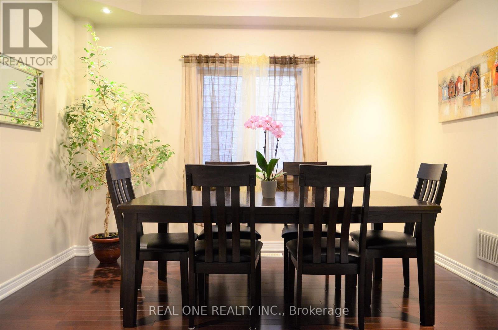 2412 Presquile Drive, Oakville, Ontario  L6H 0A7 - Photo 5 - W12585294