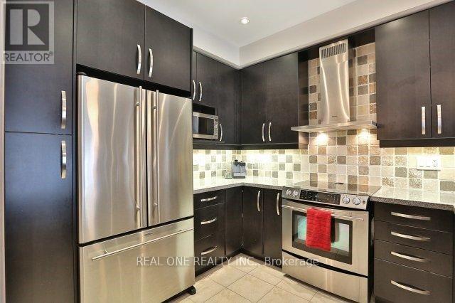 2412 Presquile Drive, Oakville, Ontario  L6H 0A7 - Photo 7 - W12585294