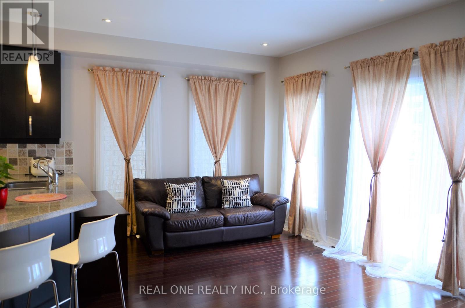 2412 Presquile Drive, Oakville, Ontario  L6H 0A7 - Photo 8 - W12585294