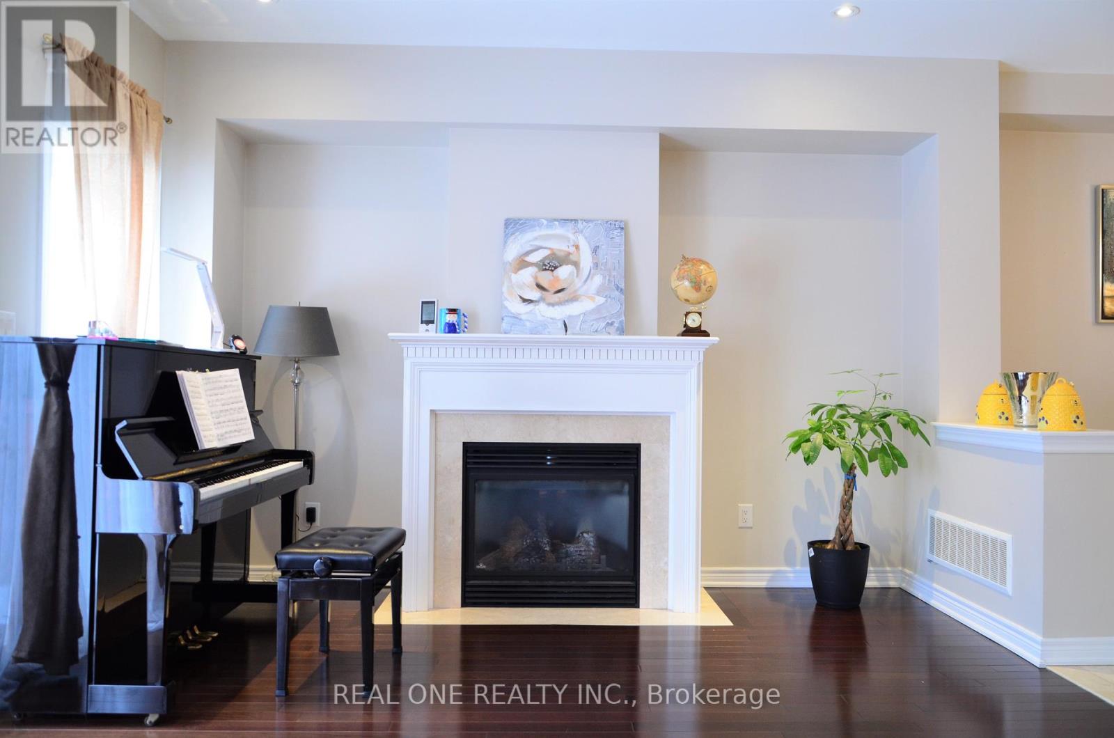 2412 Presquile Drive, Oakville, Ontario  L6H 0A7 - Photo 9 - W12585294