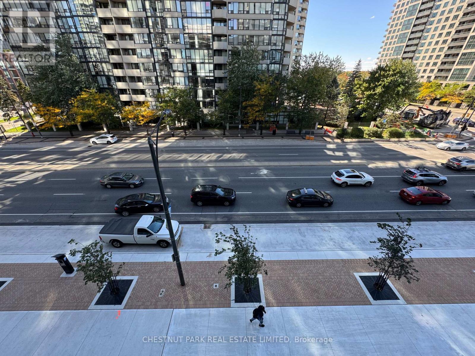 318 - 395 Square One Drive, Mississauga, Ontario  L5B 0P6 - Photo 13 - W12585296