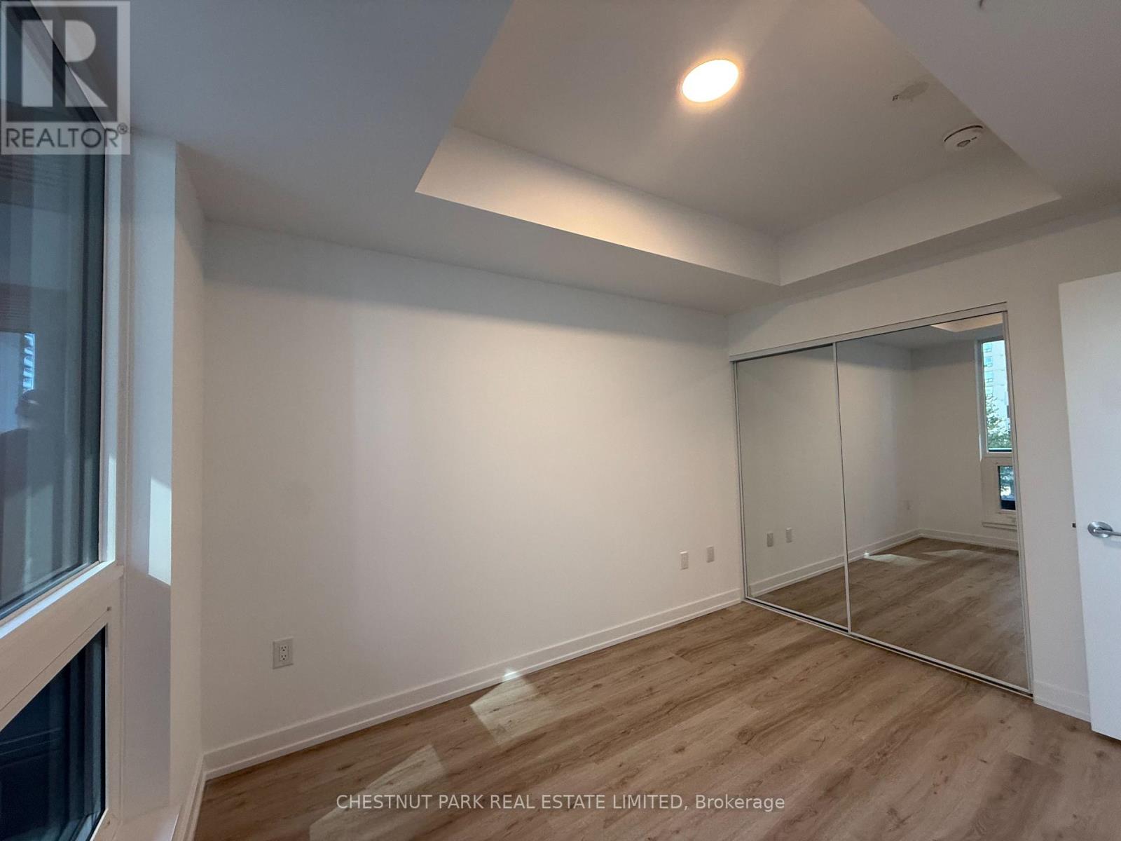 318 - 395 Square One Drive, Mississauga, Ontario  L5B 0P6 - Photo 14 - W12585296