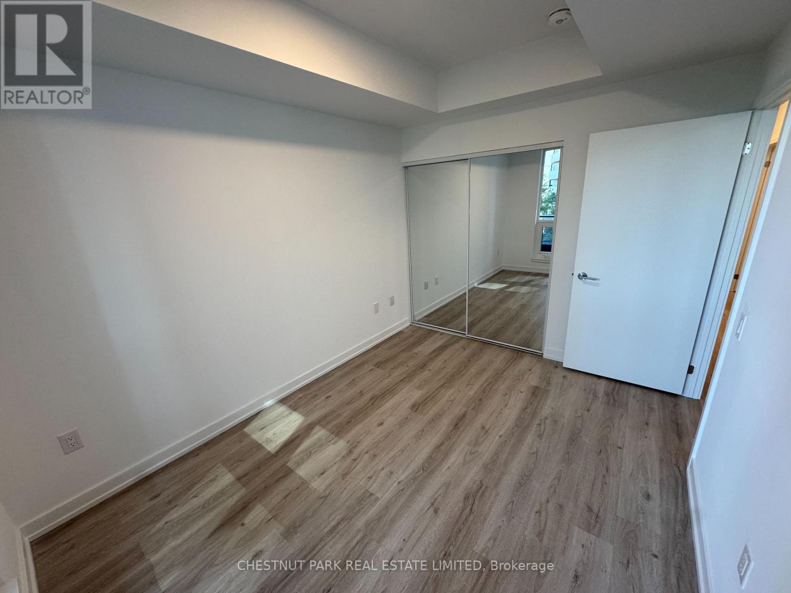 318 - 395 Square One Drive, Mississauga, Ontario  L5B 0P6 - Photo 15 - W12585296