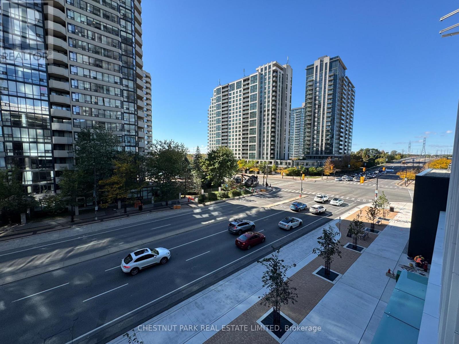 318 - 395 Square One Drive, Mississauga, Ontario  L5B 0P6 - Photo 17 - W12585296