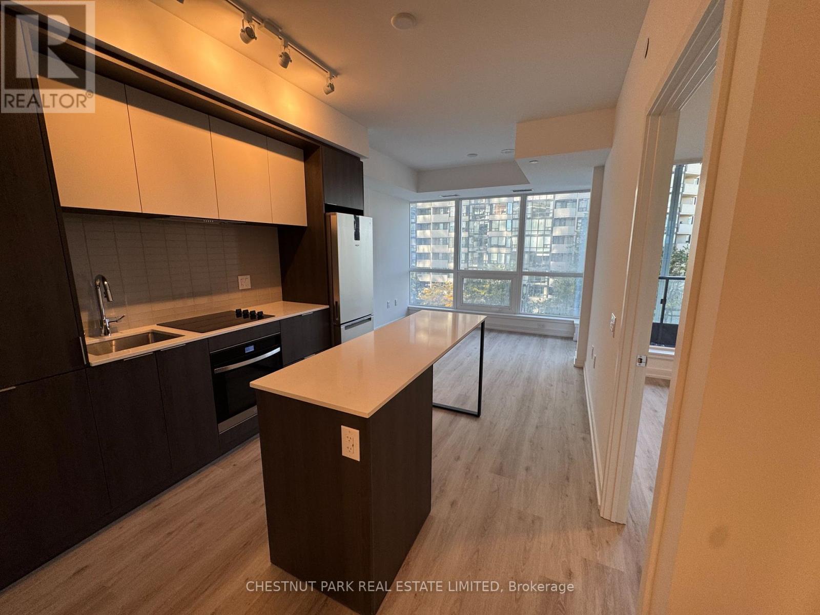 318 - 395 Square One Drive, Mississauga, Ontario  L5B 0P6 - Photo 18 - W12585296