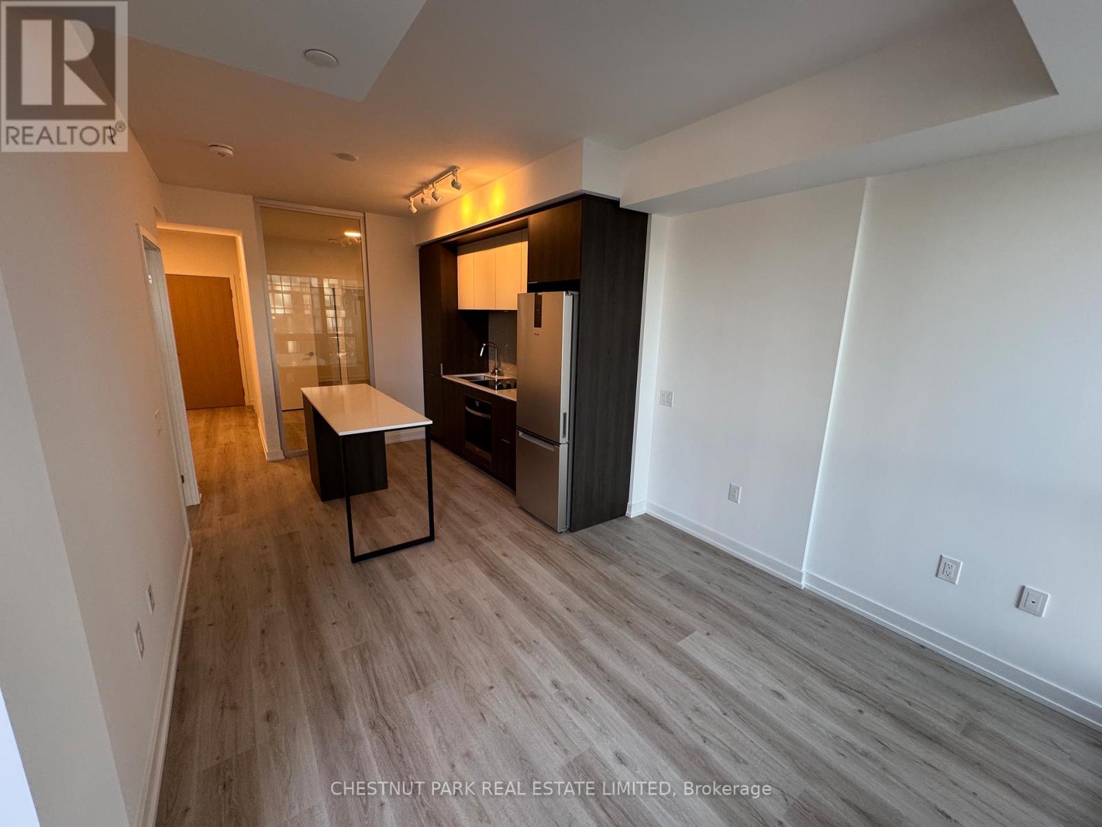 318 - 395 Square One Drive, Mississauga, Ontario  L5B 0P6 - Photo 19 - W12585296