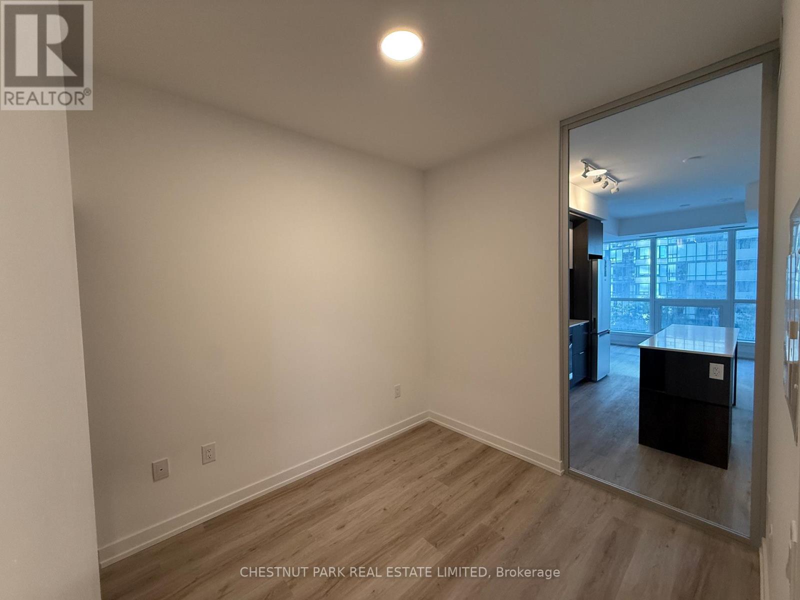 318 - 395 Square One Drive, Mississauga, Ontario  L5B 0P6 - Photo 6 - W12585296