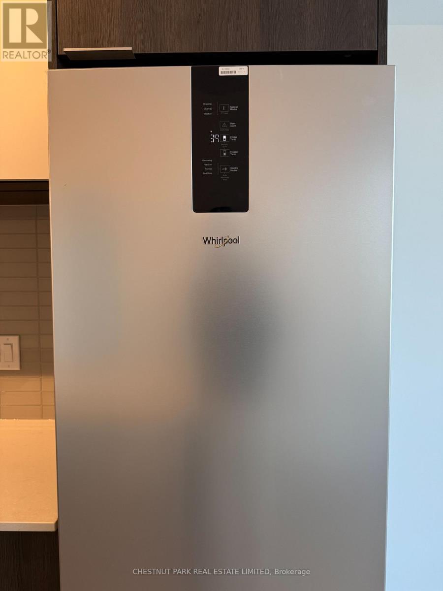 318 - 395 Square One Drive, Mississauga, Ontario  L5B 0P6 - Photo 9 - W12585296