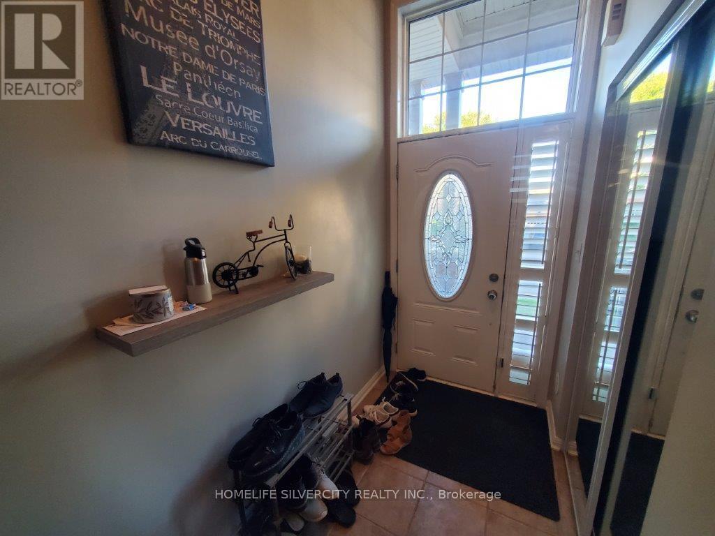 68 Lathbury Street, Brampton, Ontario  L7A 0R8 - Photo 2 - W12585316