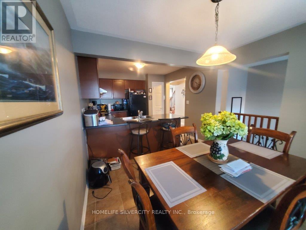 68 Lathbury Street, Brampton, Ontario  L7A 0R8 - Photo 7 - W12585316