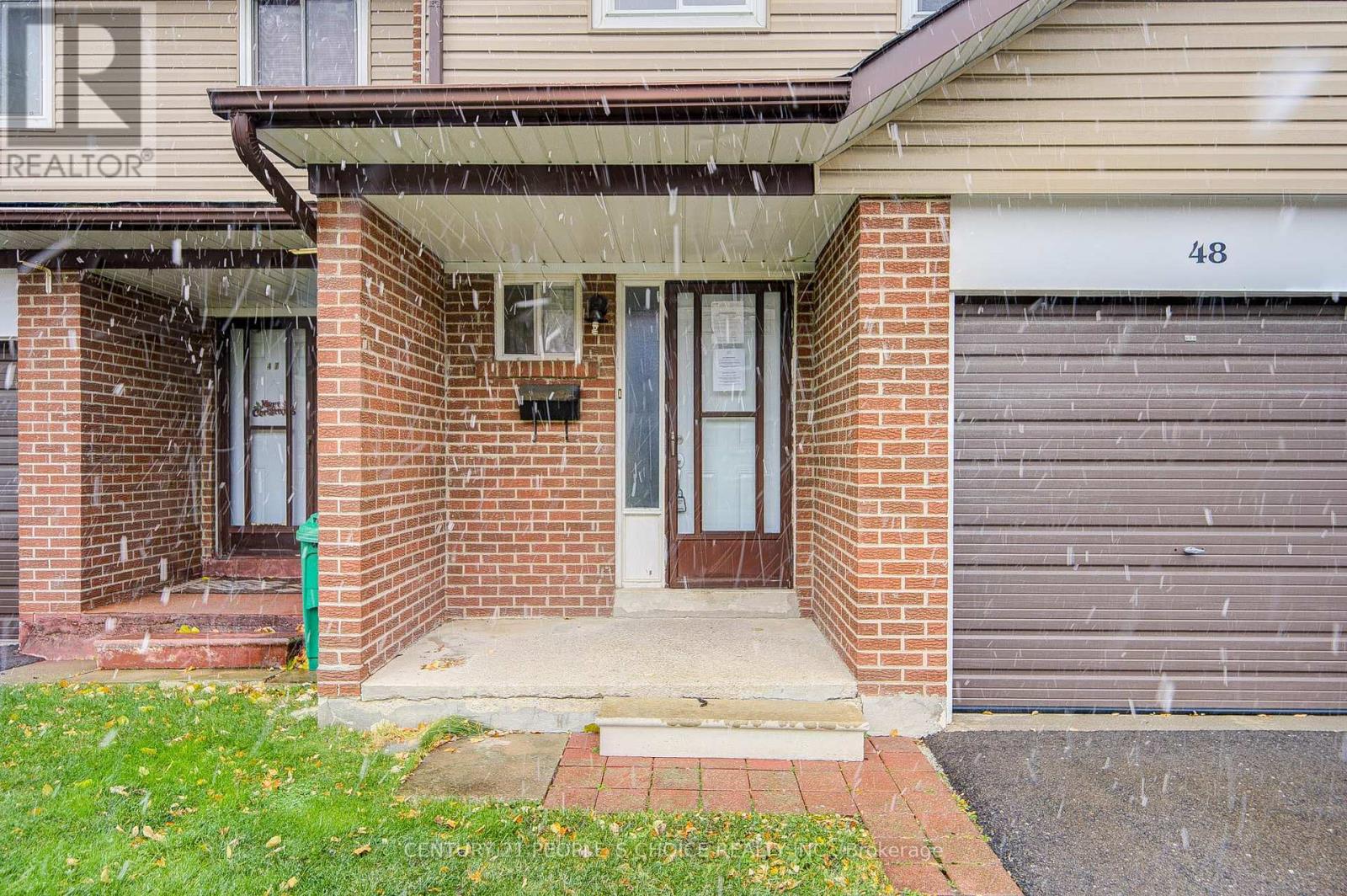 48 - 3025 Cedarglen Gate W, Mississauga, Ontario  L5C 2V7 - Photo 2 - W12585330
