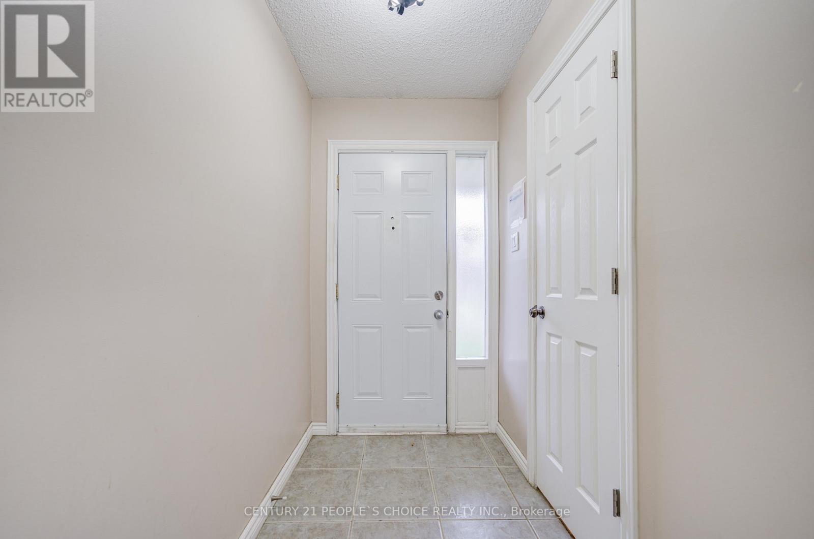 48 - 3025 Cedarglen Gate W, Mississauga, Ontario  L5C 2V7 - Photo 3 - W12585330