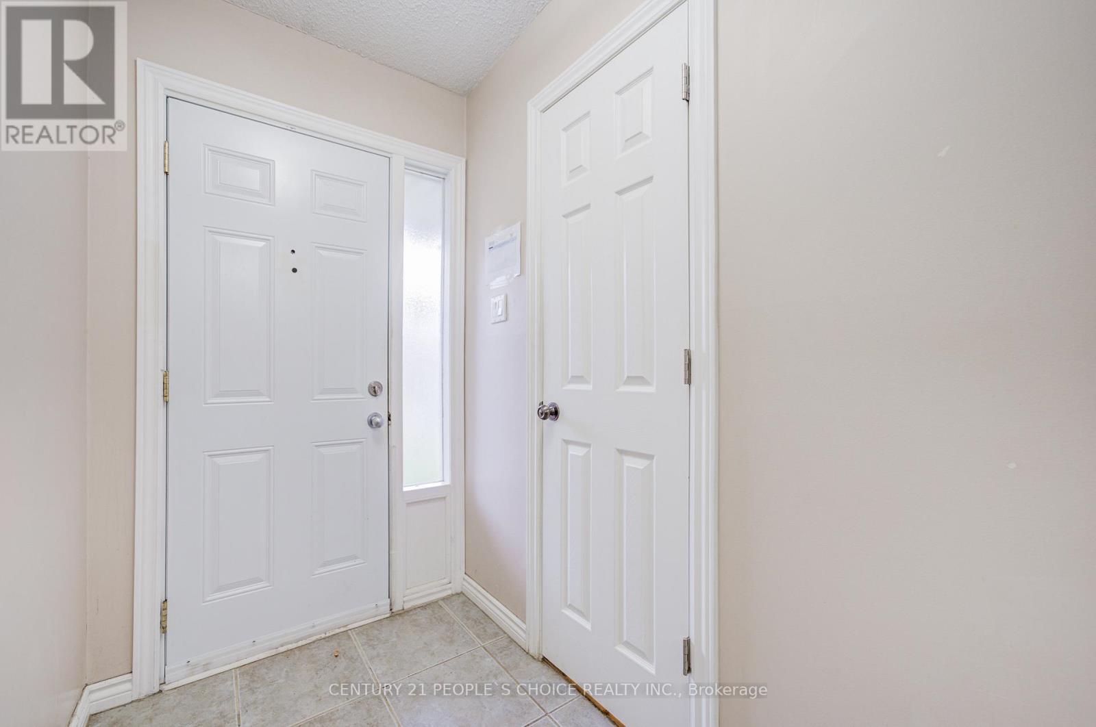 48 - 3025 Cedarglen Gate W, Mississauga, Ontario  L5C 2V7 - Photo 4 - W12585330