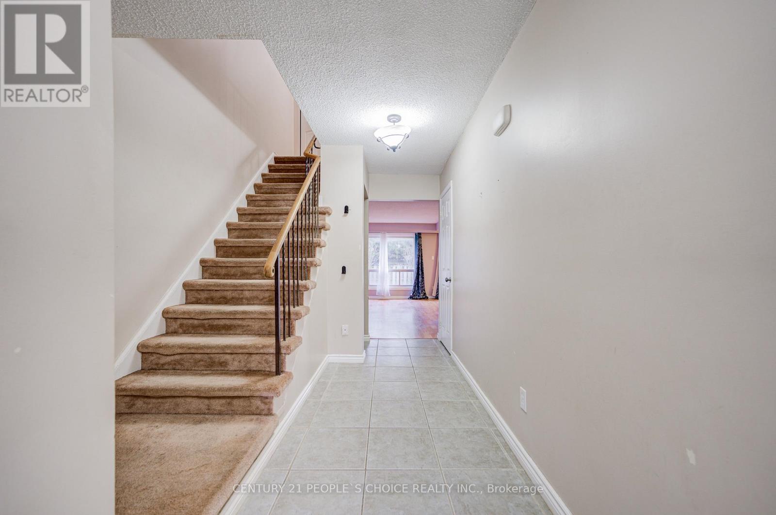 48 - 3025 Cedarglen Gate W, Mississauga, Ontario  L5C 2V7 - Photo 5 - W12585330