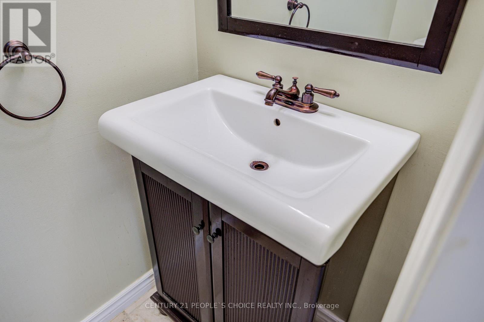 48 - 3025 Cedarglen Gate W, Mississauga, Ontario  L5C 2V7 - Photo 7 - W12585330