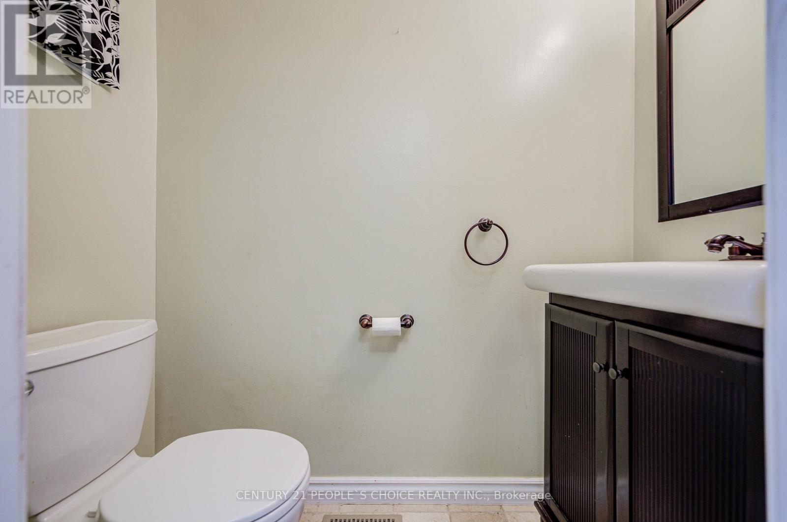 48 - 3025 Cedarglen Gate W, Mississauga, Ontario  L5C 2V7 - Photo 8 - W12585330