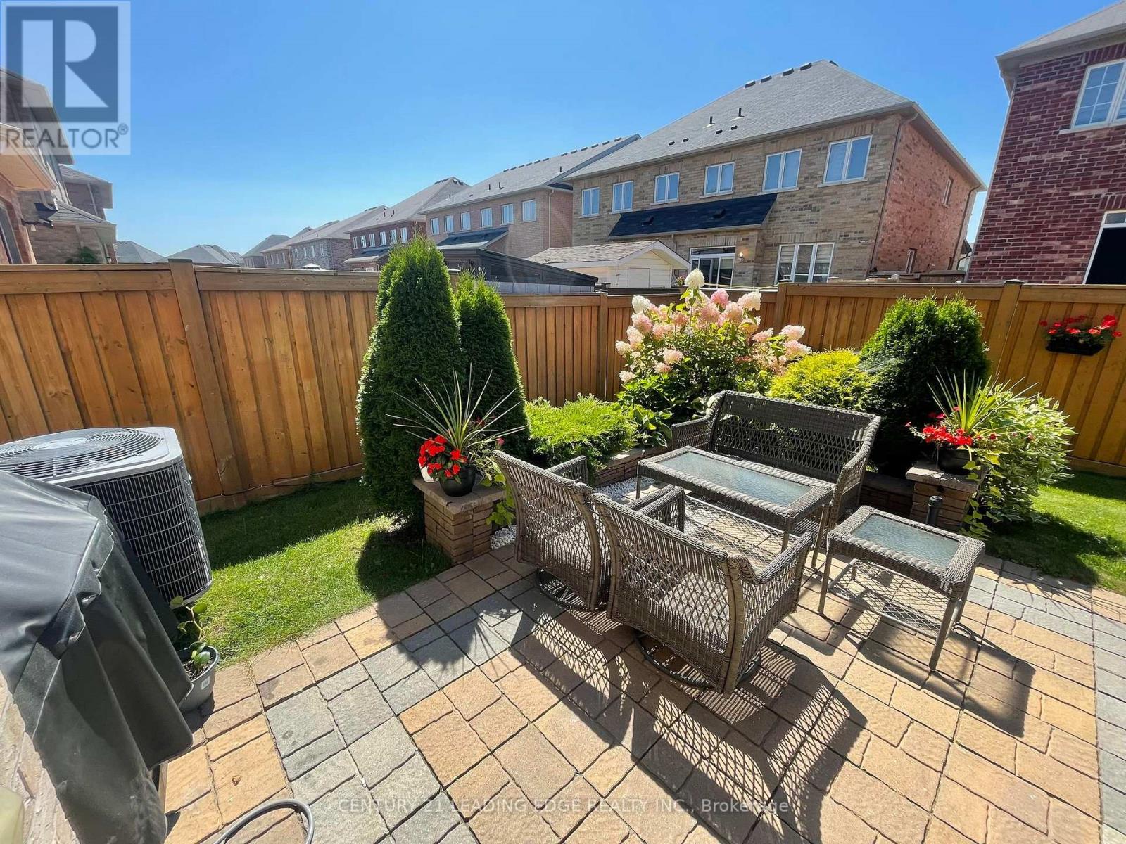 Upper - 40 Maple Trail Road, Caledon, Ontario  L7C 3Z7 - Photo 4 - W12585332