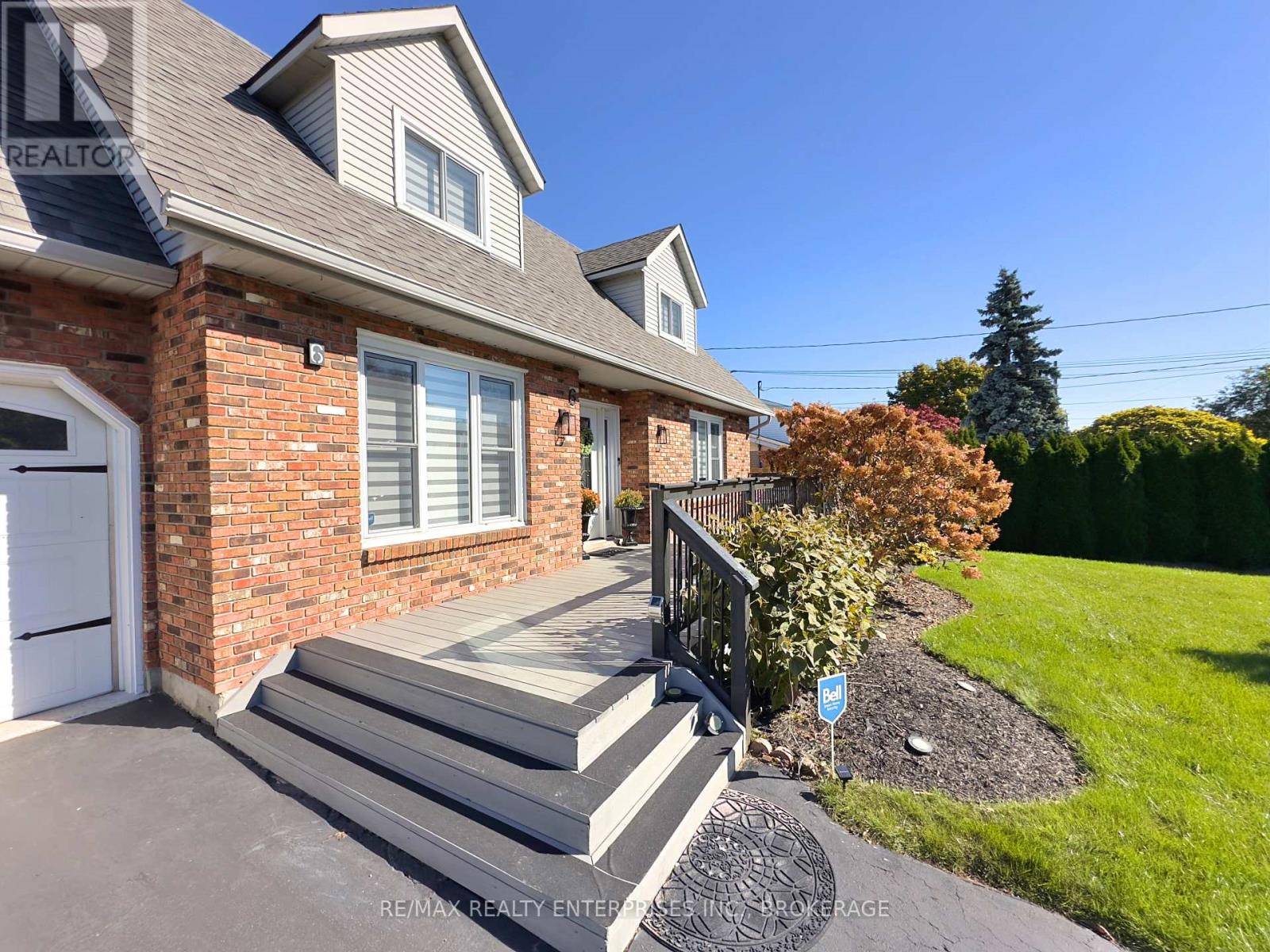 6 Vine Road, Grimsby, Ontario  L3M 5A2 - Photo 2 - X12585362