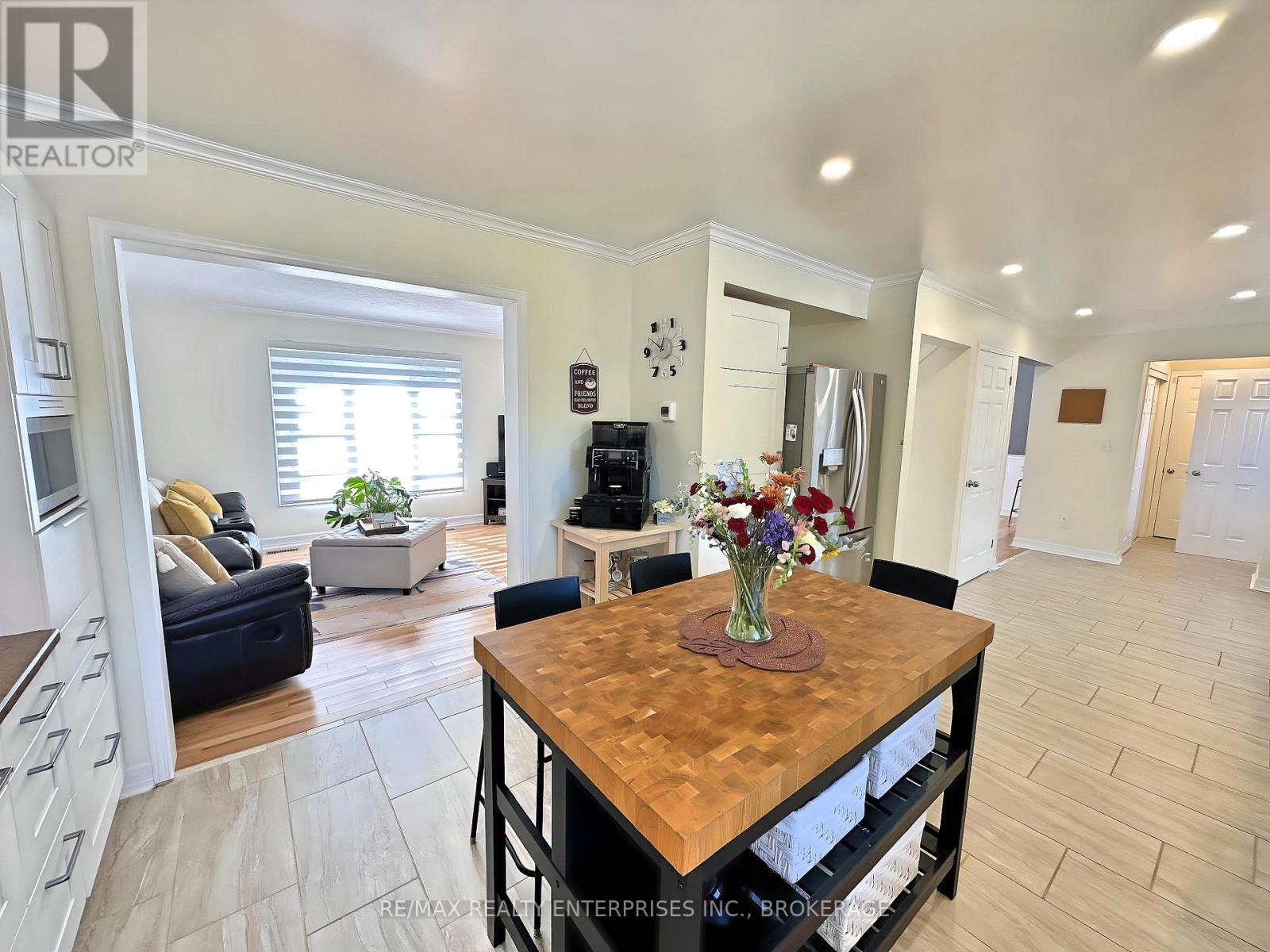 6 Vine Road, Grimsby, Ontario  L3M 5A2 - Photo 6 - X12585362