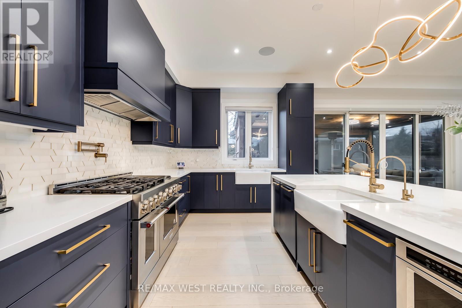 6 Creston Road, Toronto, Ontario  M6A 1J1 - Photo 11 - W12584644