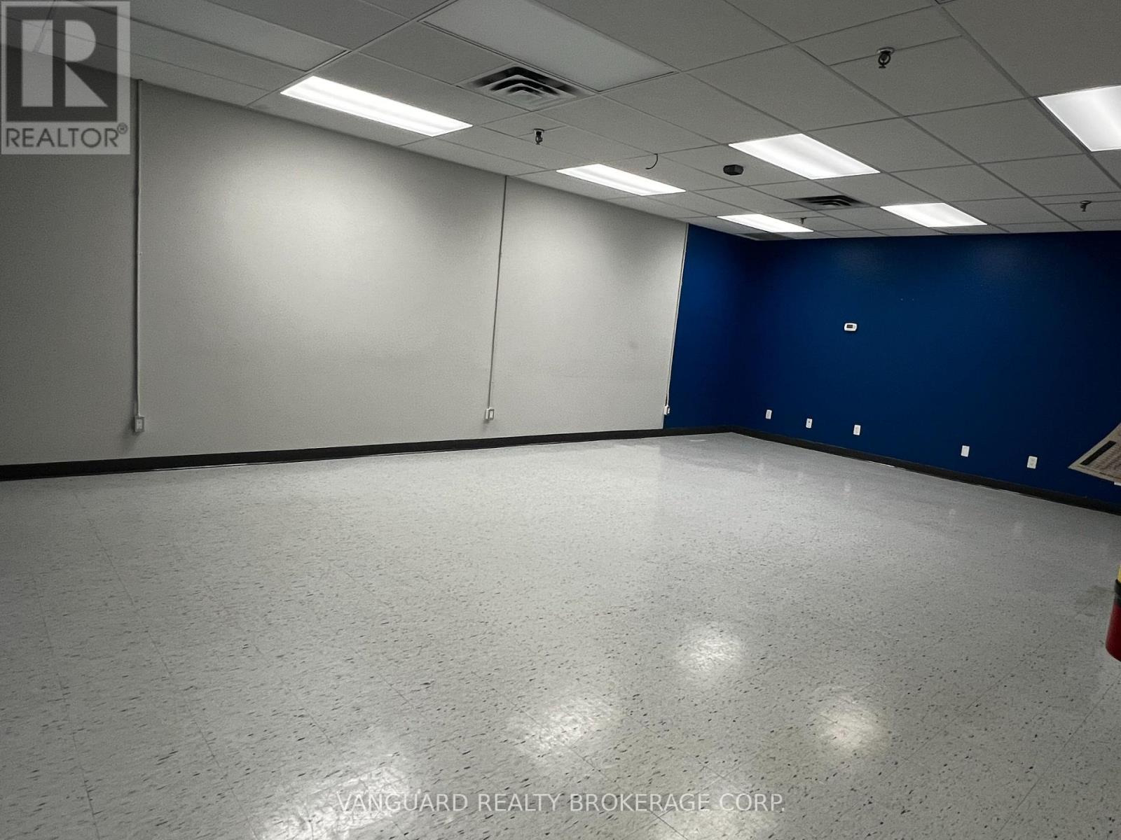 1 - 300 Steeprock Drive, Toronto, Ontario M3J 2W9 - Photo 4 - W12578820