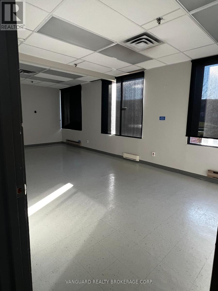 1 - 300 Steeprock Drive, Toronto, Ontario M3J 2W9 - Photo 5 - W12578820