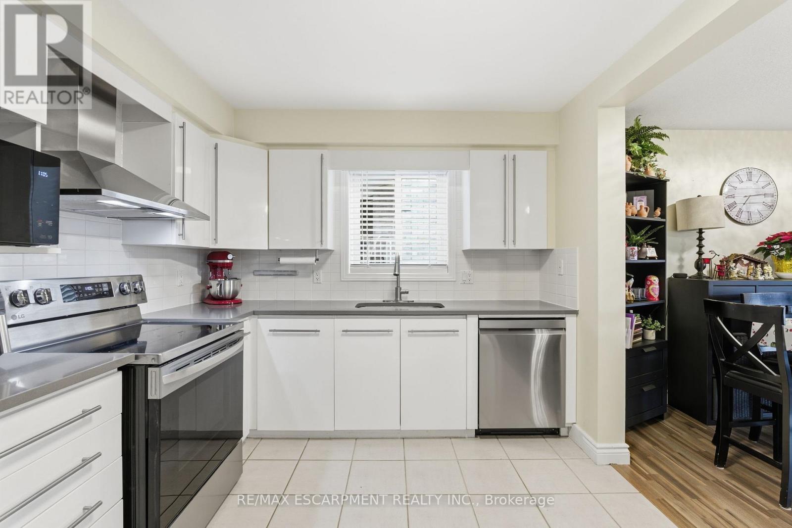 48 Alderson Drive, Cambridge, Ontario  N3C 4C4 - Photo 6 - X12585172