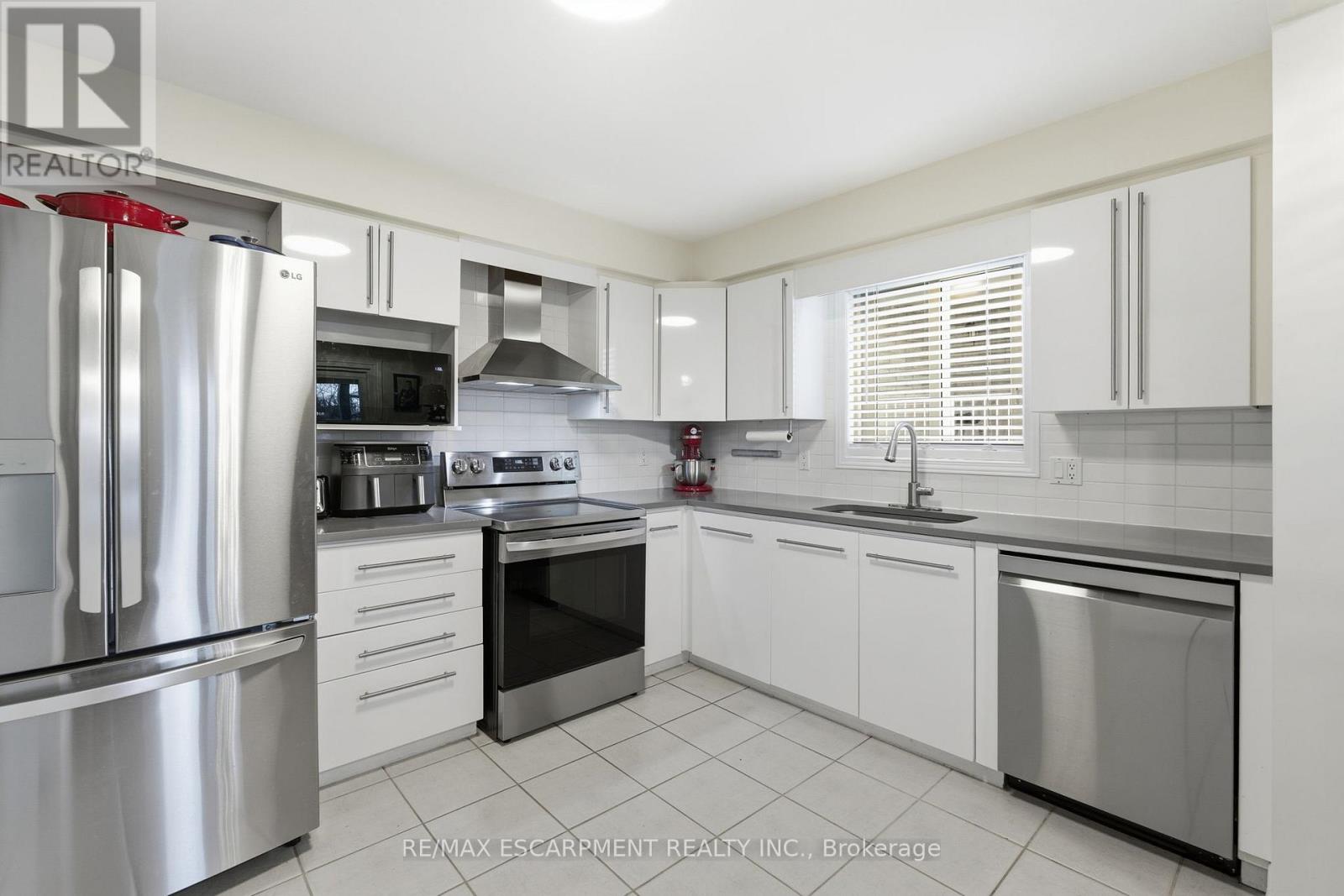 48 Alderson Drive, Cambridge, Ontario  N3C 4C4 - Photo 8 - X12585172