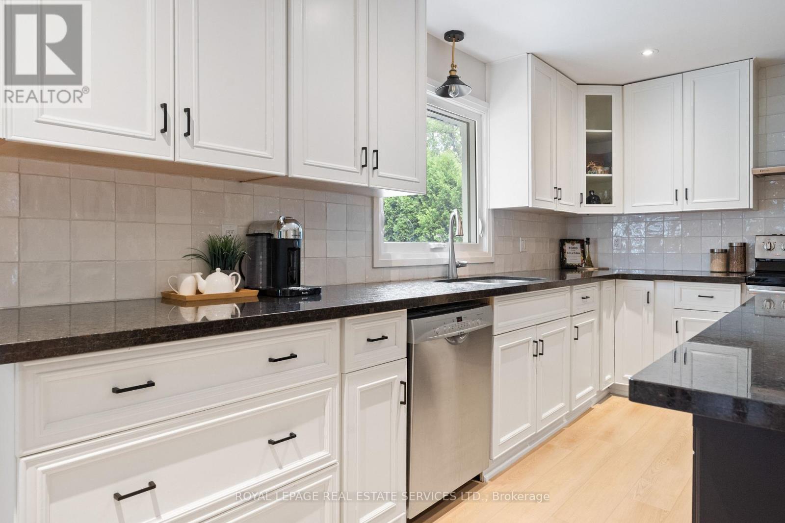 136 Mohawk Road, Hamilton, Ontario  L9G 2W9 - Photo 10 - X12585338