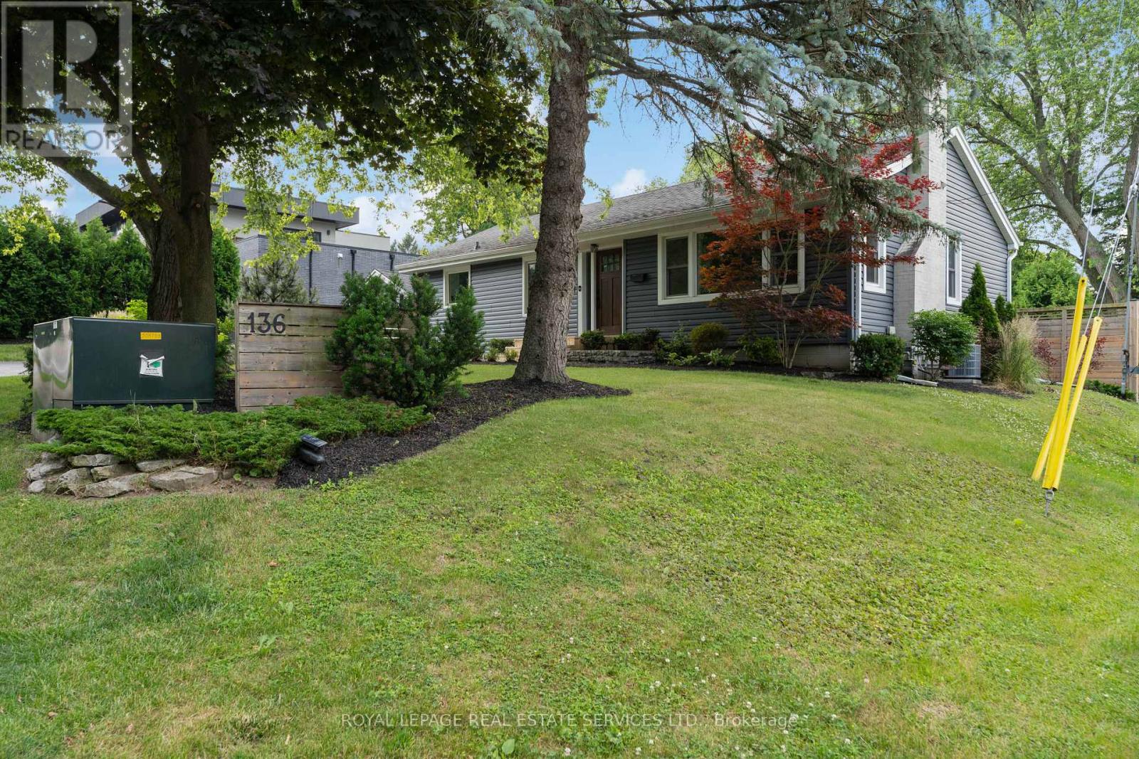 136 Mohawk Road, Hamilton, Ontario  L9G 2W9 - Photo 3 - X12585338