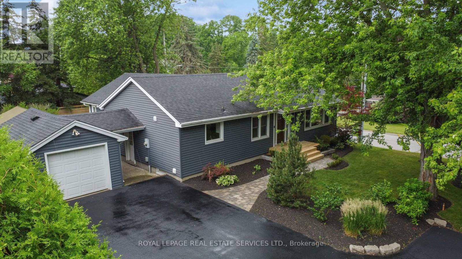 136 Mohawk Road, Hamilton, Ontario  L9G 2W9 - Photo 4 - X12585338