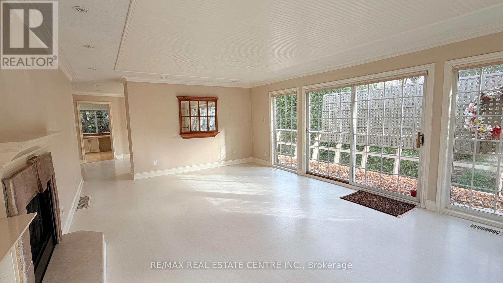 117 Watson Avenue, Oakville, Ontario  L6J 3T5 - Photo 2 - W12494046