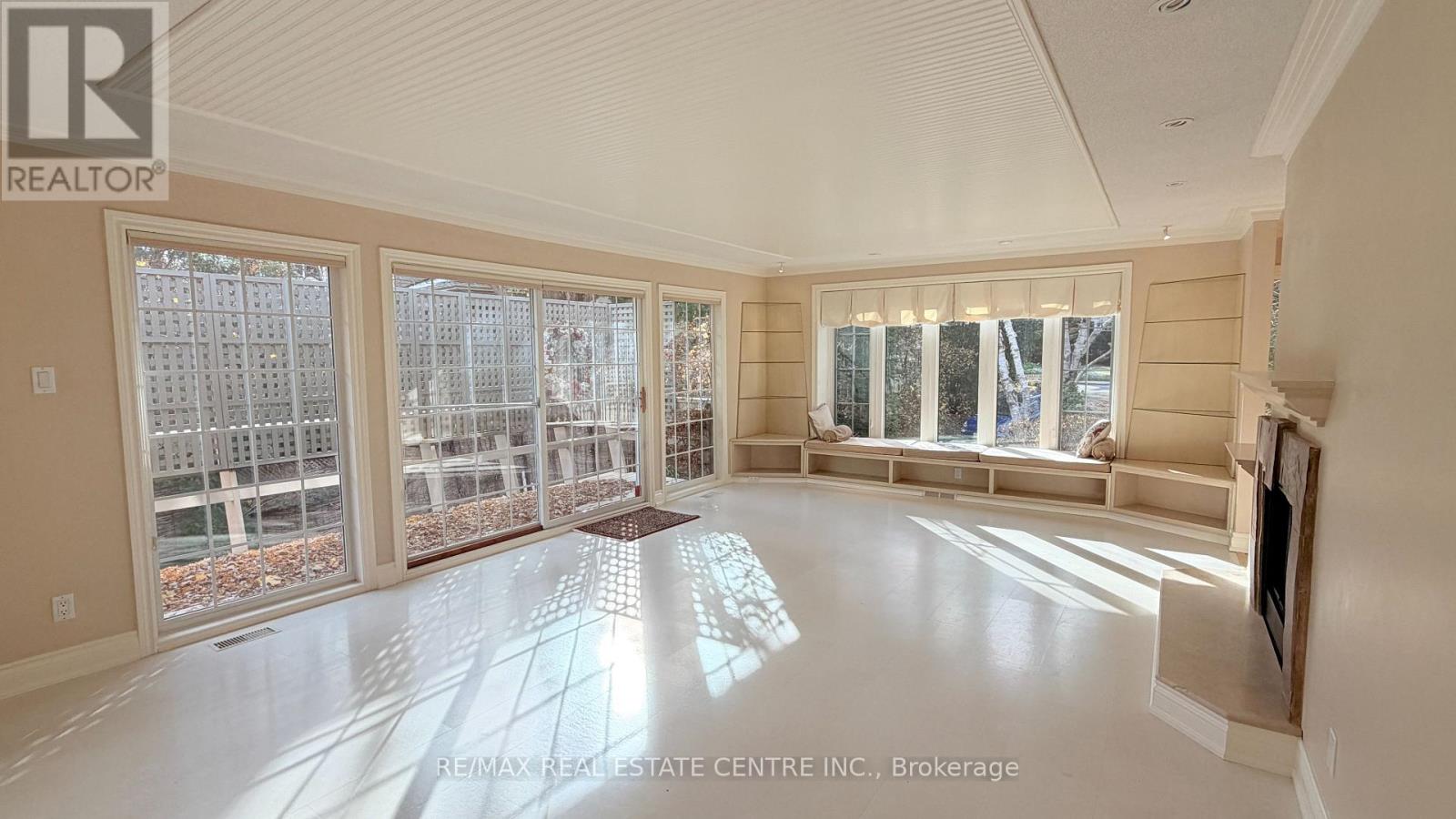 117 Watson Avenue, Oakville, Ontario  L6J 3T5 - Photo 3 - W12494046