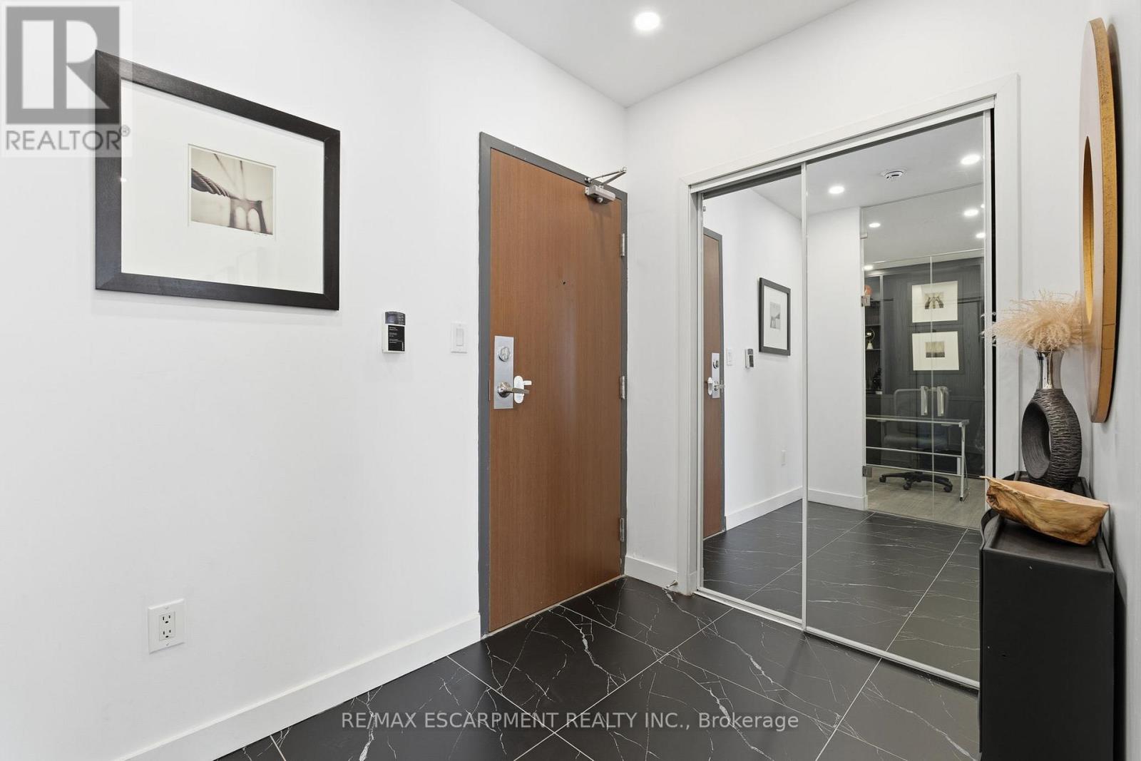 1109 - 35 Mariner Terrace, Toronto, Ontario  M5V 3V9 - Photo 2 - C12585366