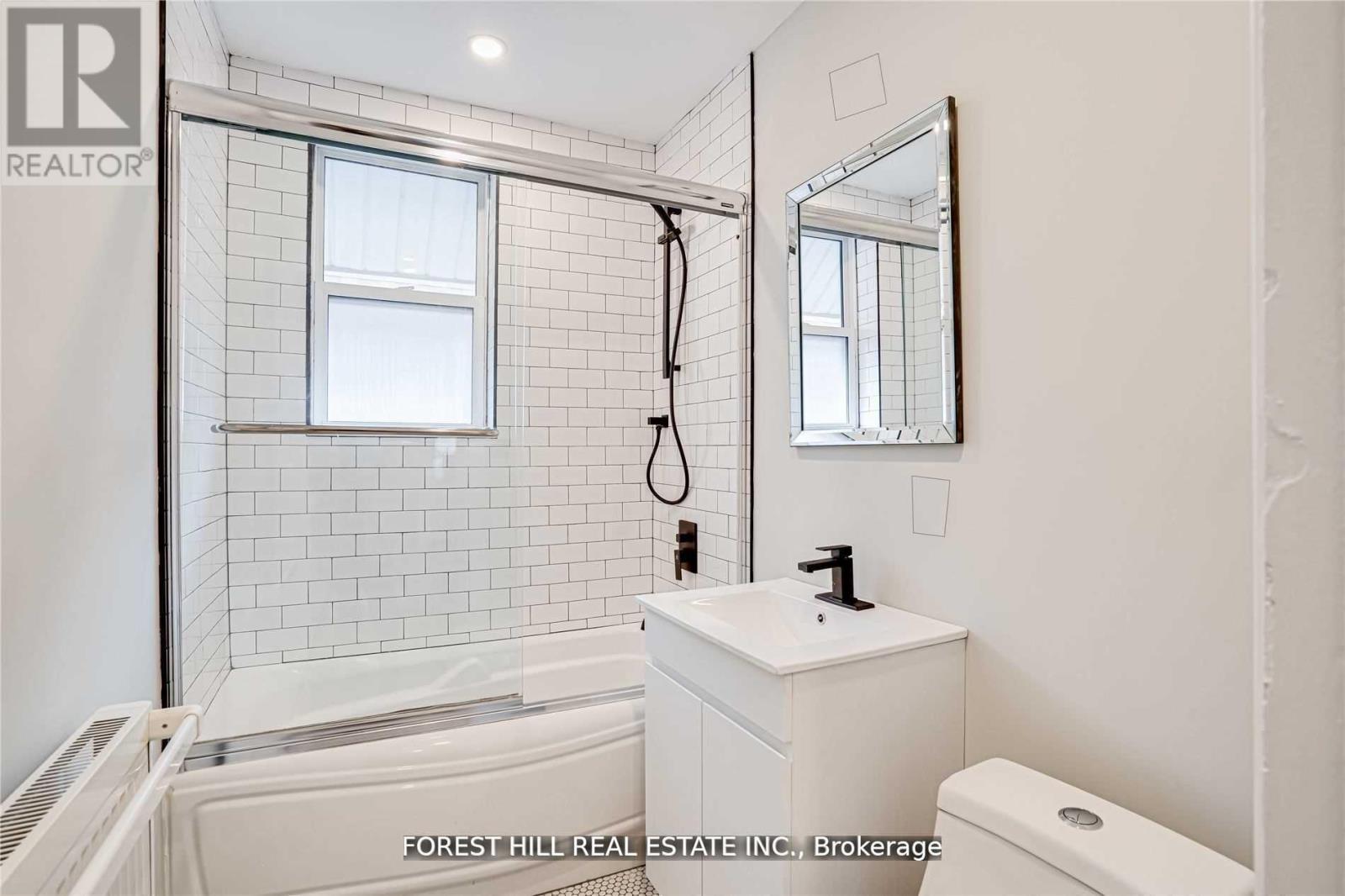 Upper - 8 Poplar Plains Crescent, Toronto, Ontario  M4V 1E8 - Photo 17 - C12585380