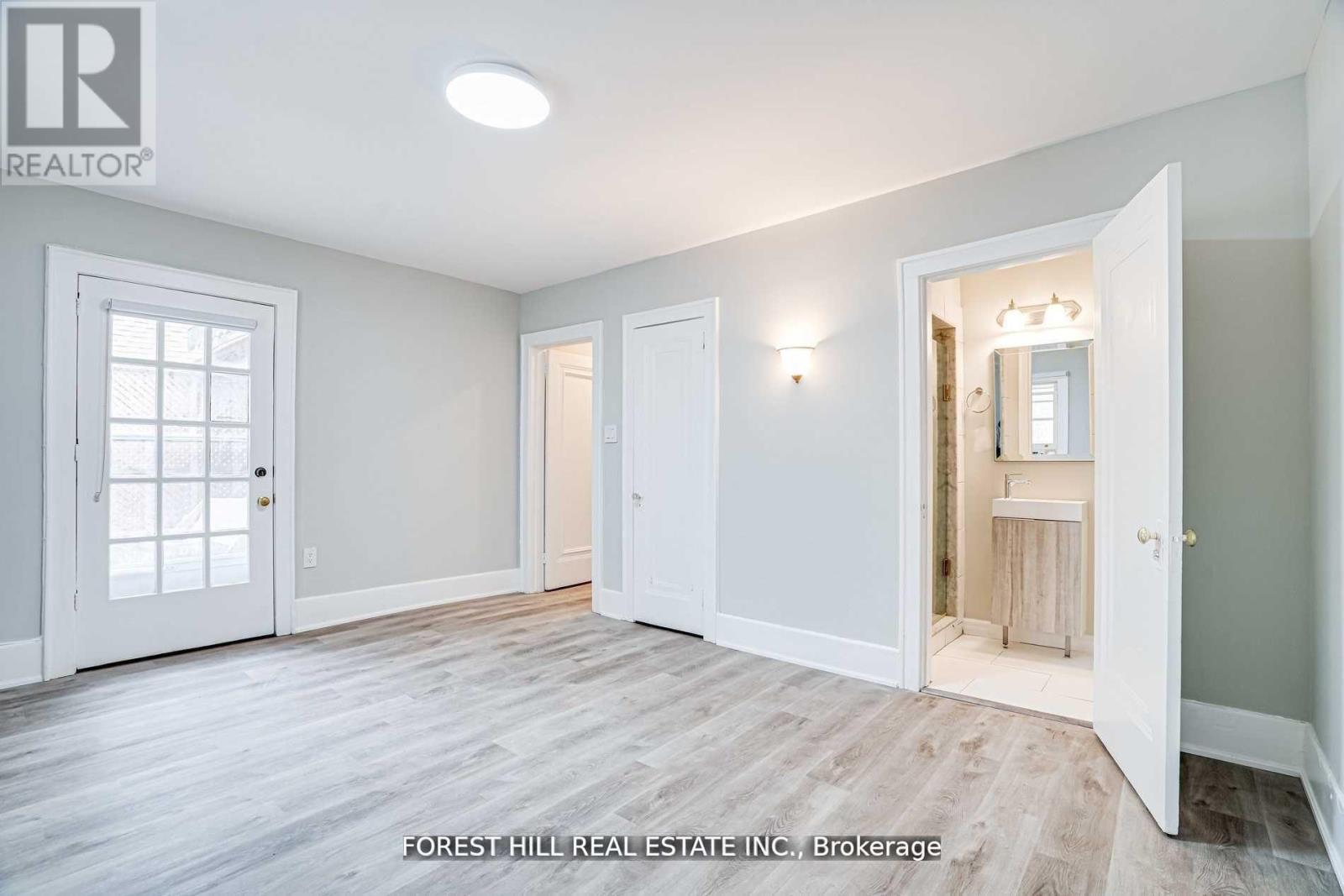 Upper - 8 Poplar Plains Crescent, Toronto, Ontario  M4V 1E8 - Photo 21 - C12585380