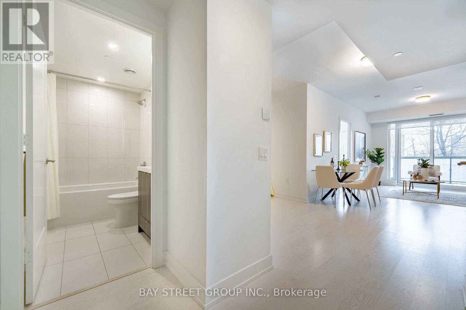 315 - 30 Inn On The Park Drive, Toronto, Ontario  M3C 0P8 - Photo 6 - C12585396