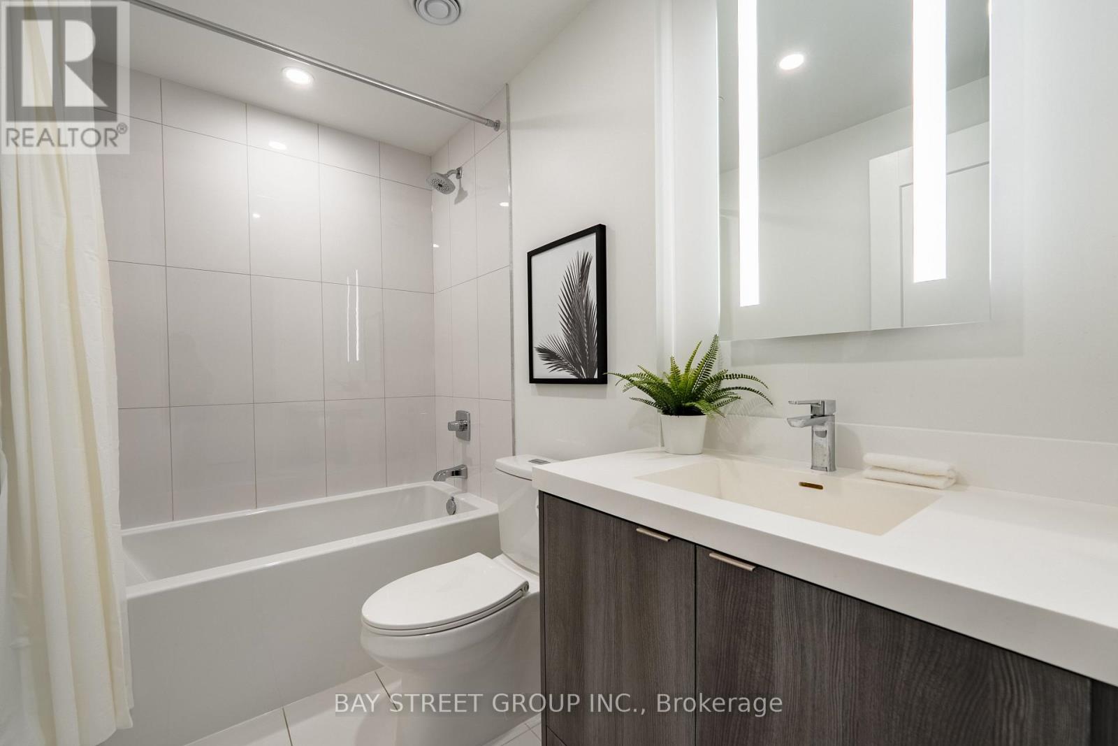 315 - 30 Inn On The Park Drive, Toronto, Ontario  M3C 0P8 - Photo 7 - C12585396