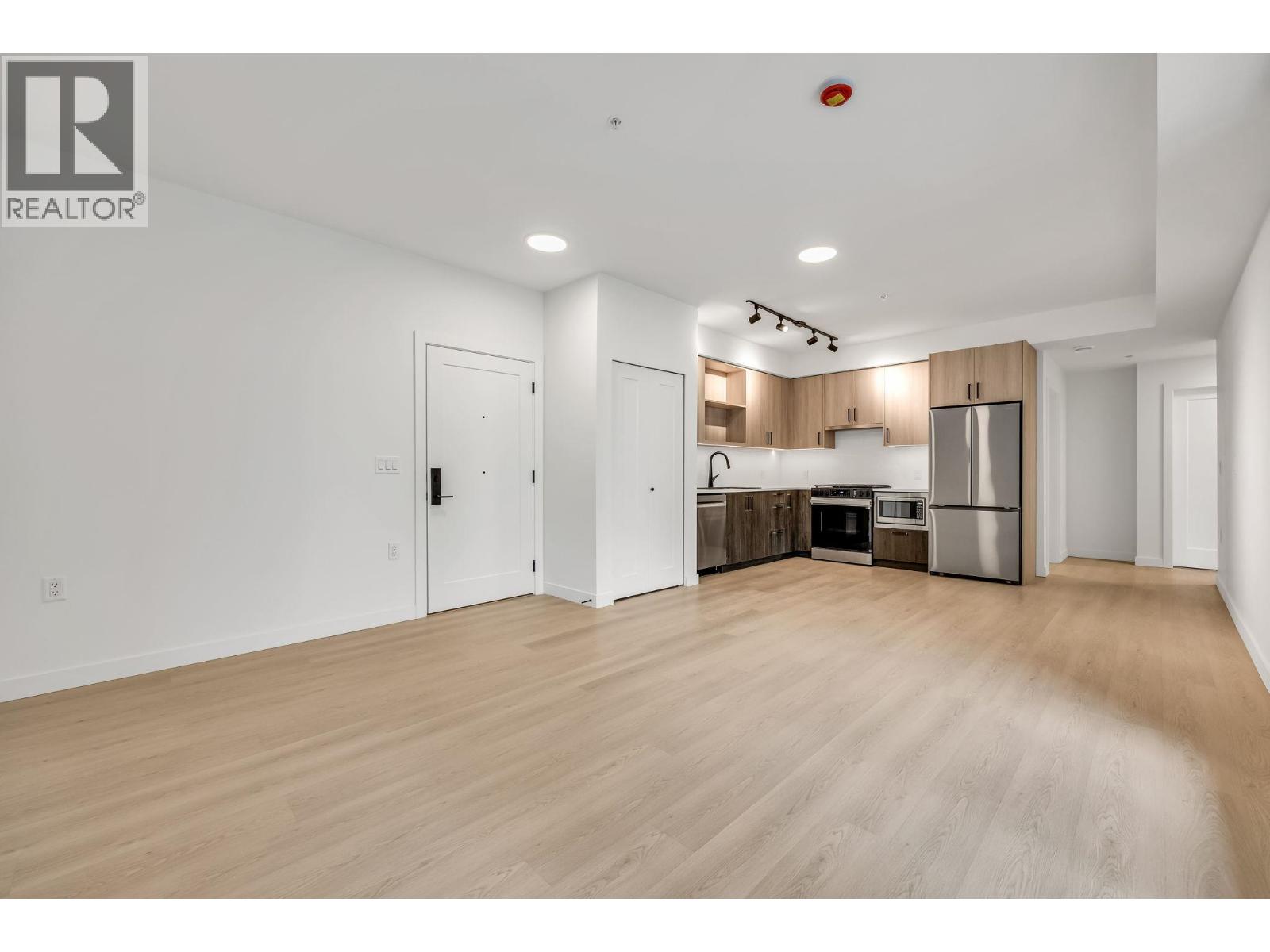 204 2002 St George Street, Port Moody, British Columbia V3H 2E6 - Photo 3 - R3047068