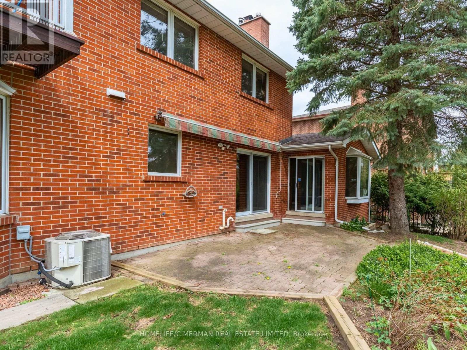 2-Storey House - 145 Pemberton Road, Richmond Hill, Ontario  L4C 3T6 - Photo 13 - N12585356