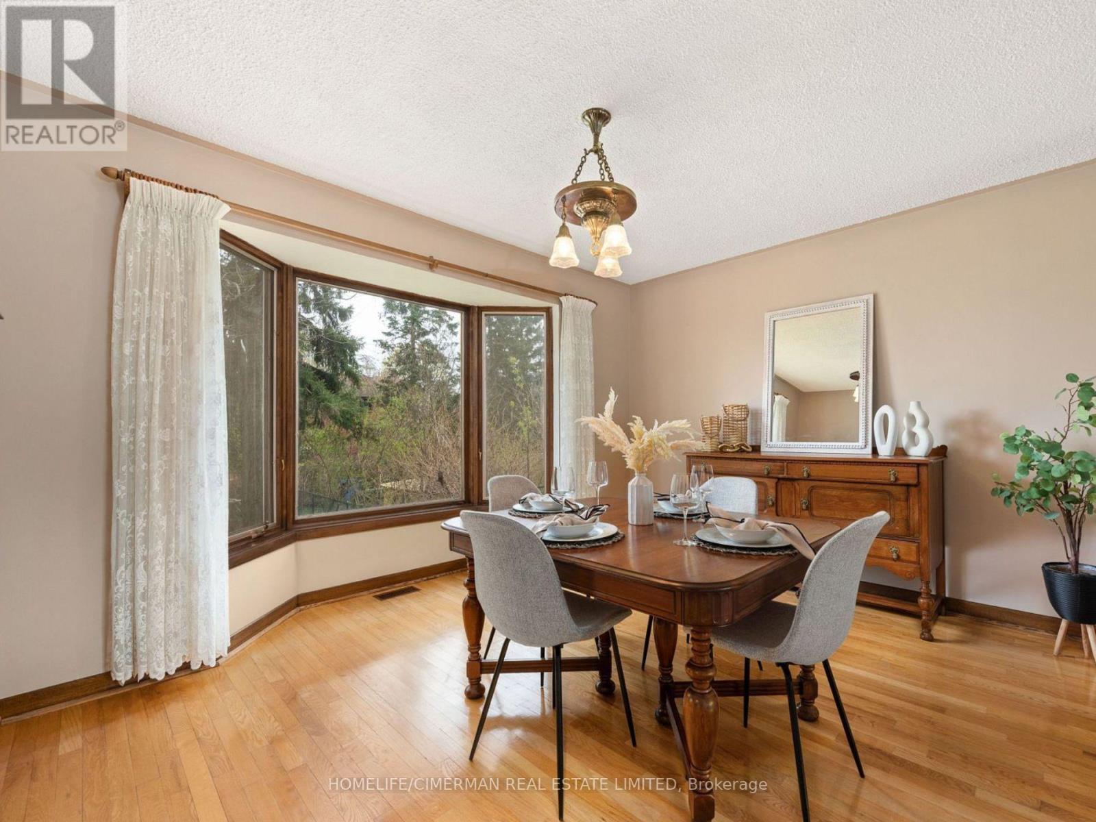 2-Storey House - 145 Pemberton Road, Richmond Hill, Ontario  L4C 3T6 - Photo 5 - N12585356