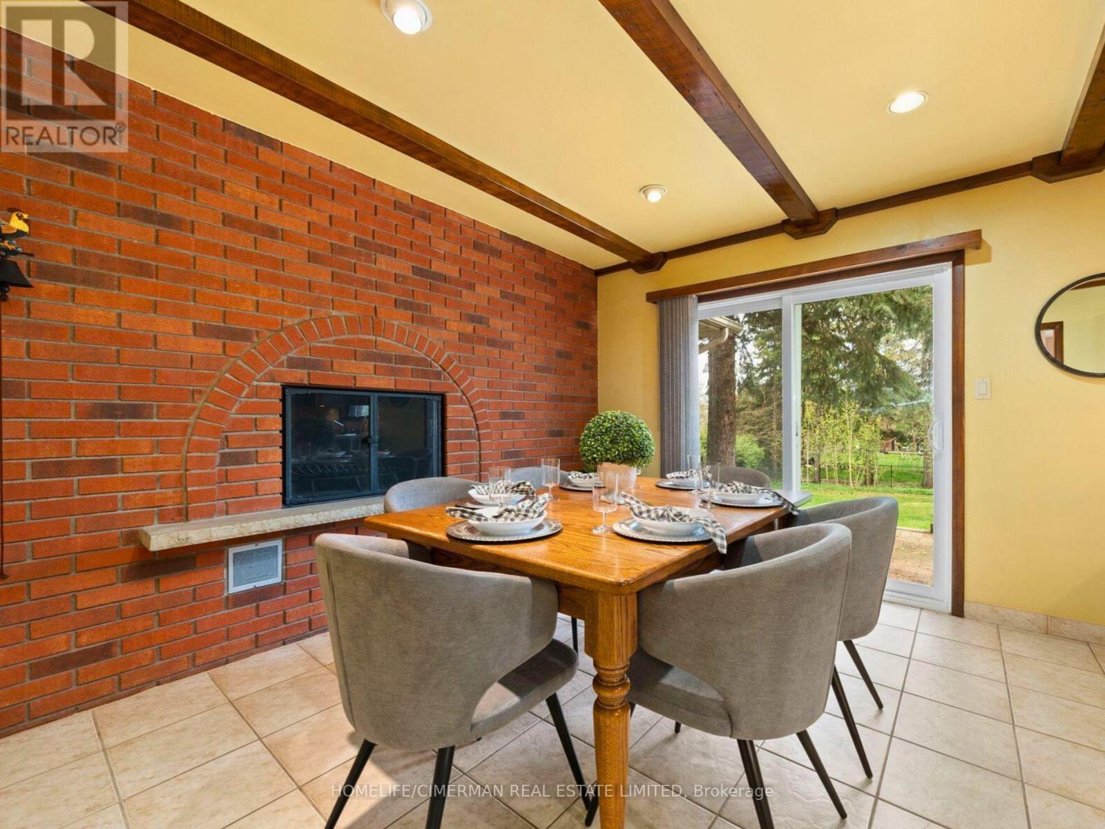 2-Storey House - 145 Pemberton Road, Richmond Hill, Ontario  L4C 3T6 - Photo 6 - N12585356