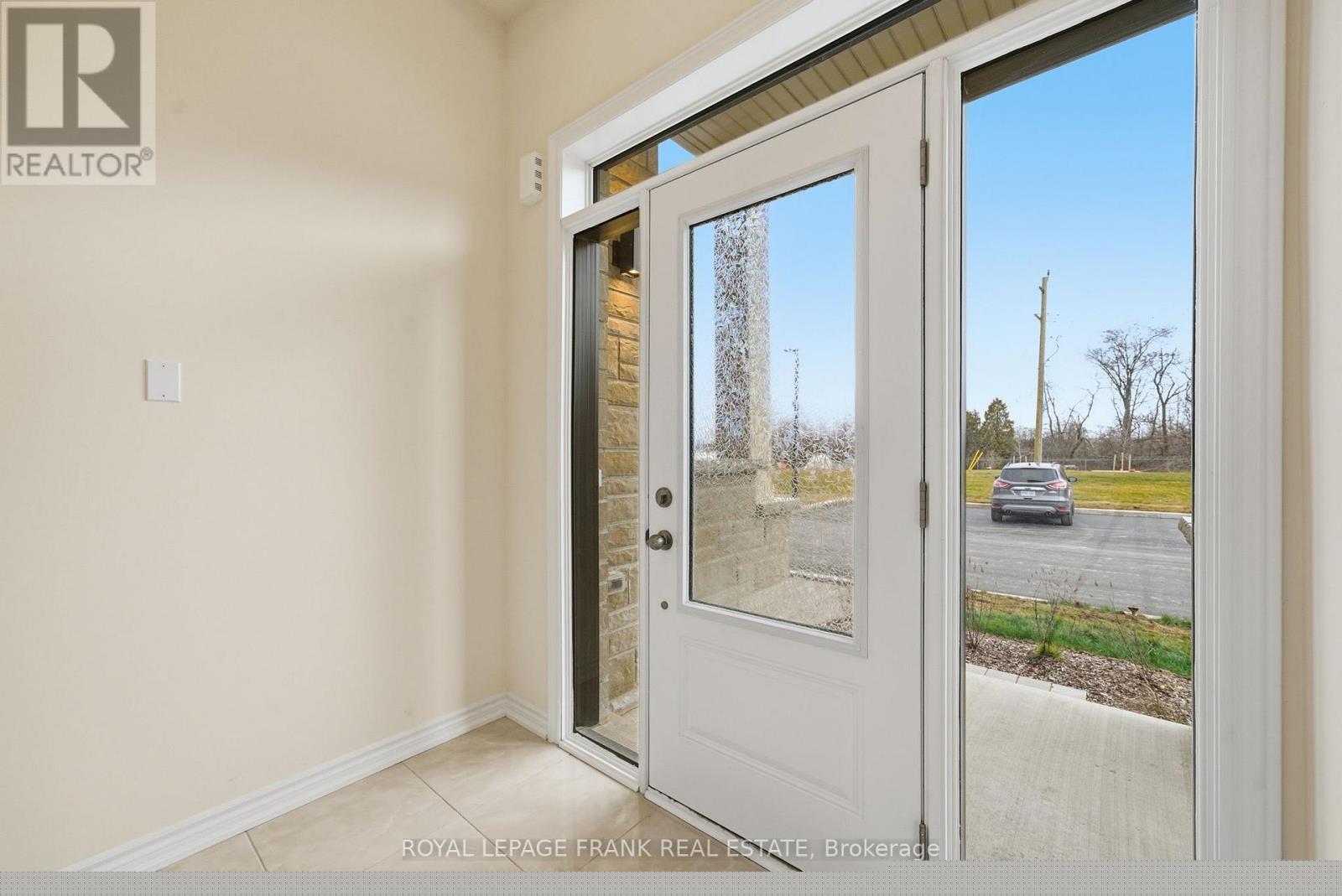 64 Hickey Lane, Kawartha Lakes (Lindsay), Ontario  K9V 0T2 - Photo 5 - X12585452