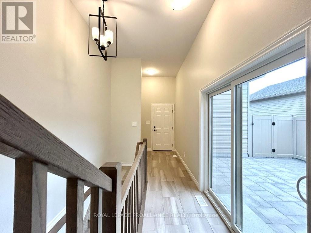 35 Athabaska Drive, Belleville, Ontario  K8N 0T1 - Photo 12 - X12585526