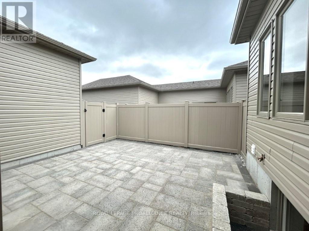 35 Athabaska Drive, Belleville, Ontario  K8N 0T1 - Photo 14 - X12585526