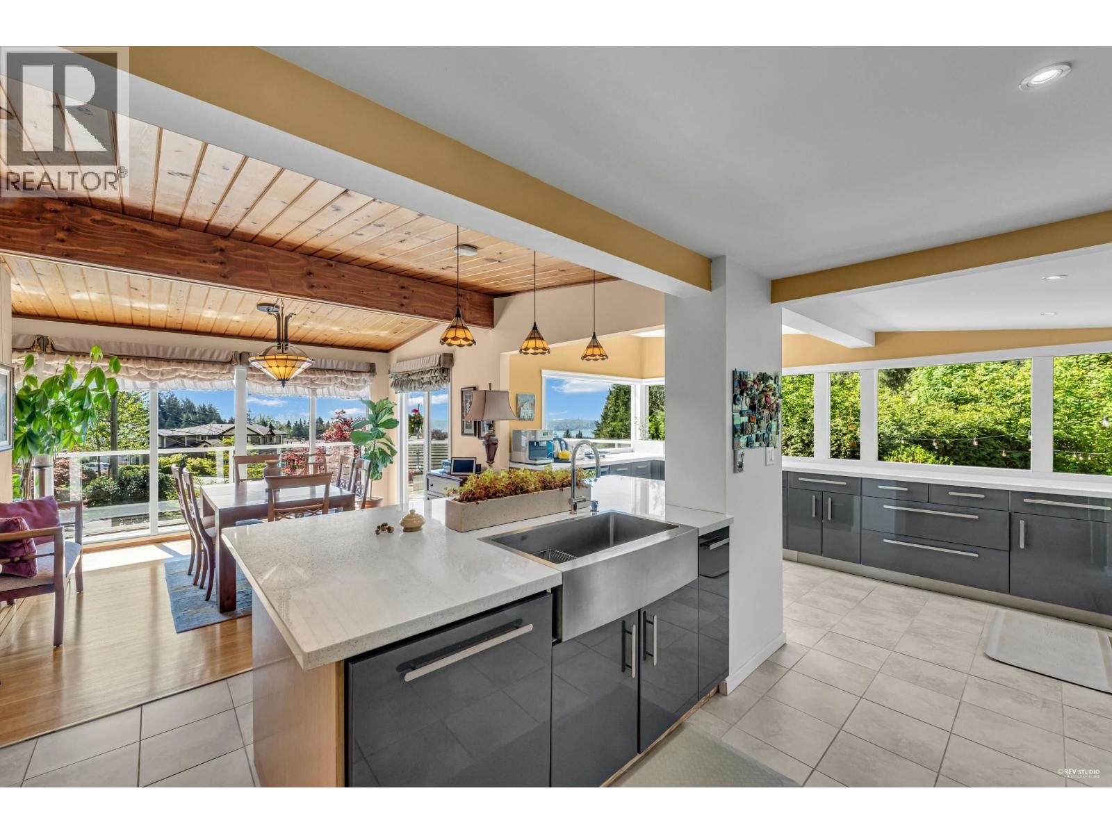 4323 Valencia Avenue, North Vancouver, British Columbia  V7N 4A7 - Photo 4 - R3046787