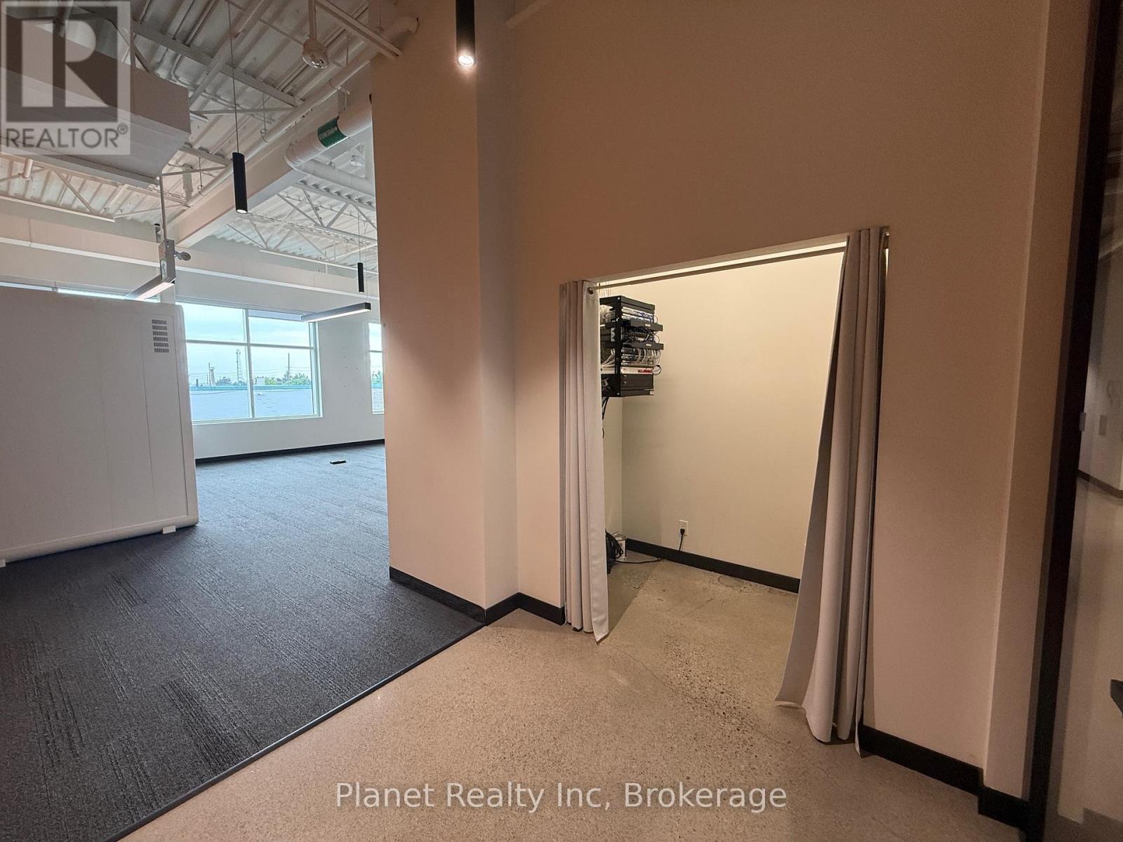 201 - 412 Laird Road, Guelph, Ontario N1G 3X7 - Photo 8 - X12585530