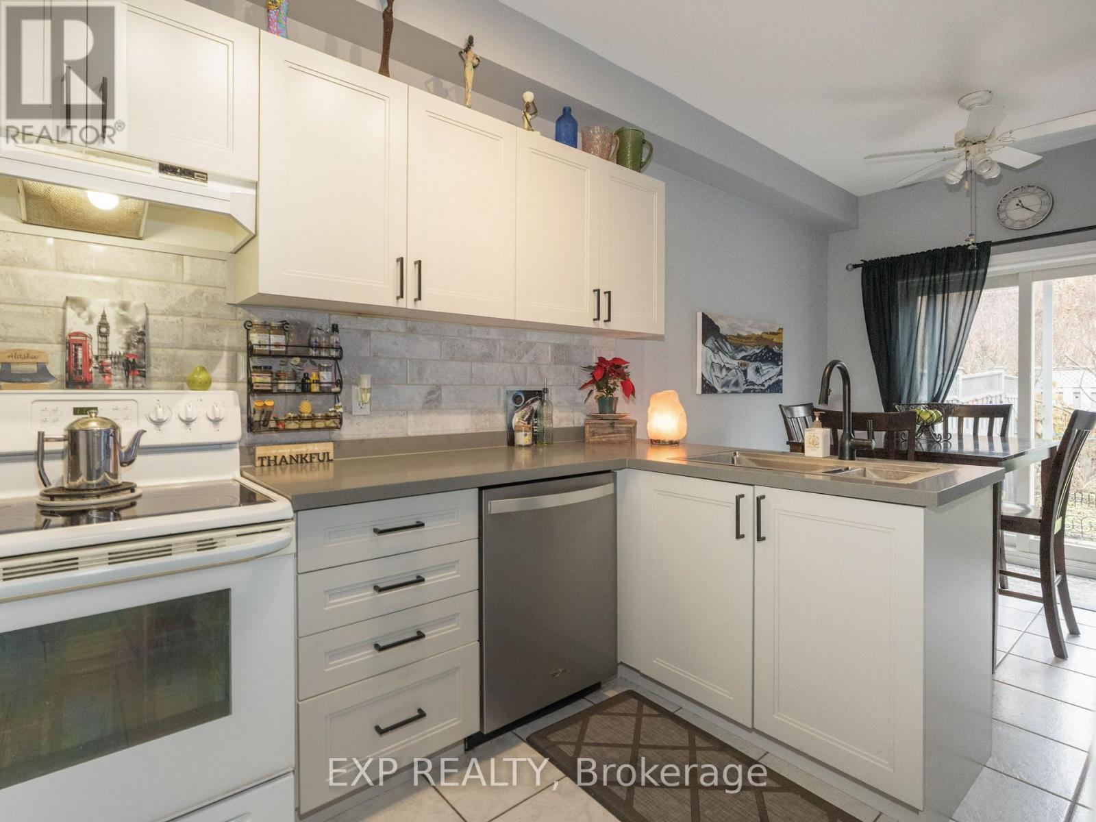 142 Denise Circle, Newmarket, Ontario  L3X 2K1 - Photo 8 - N12581210