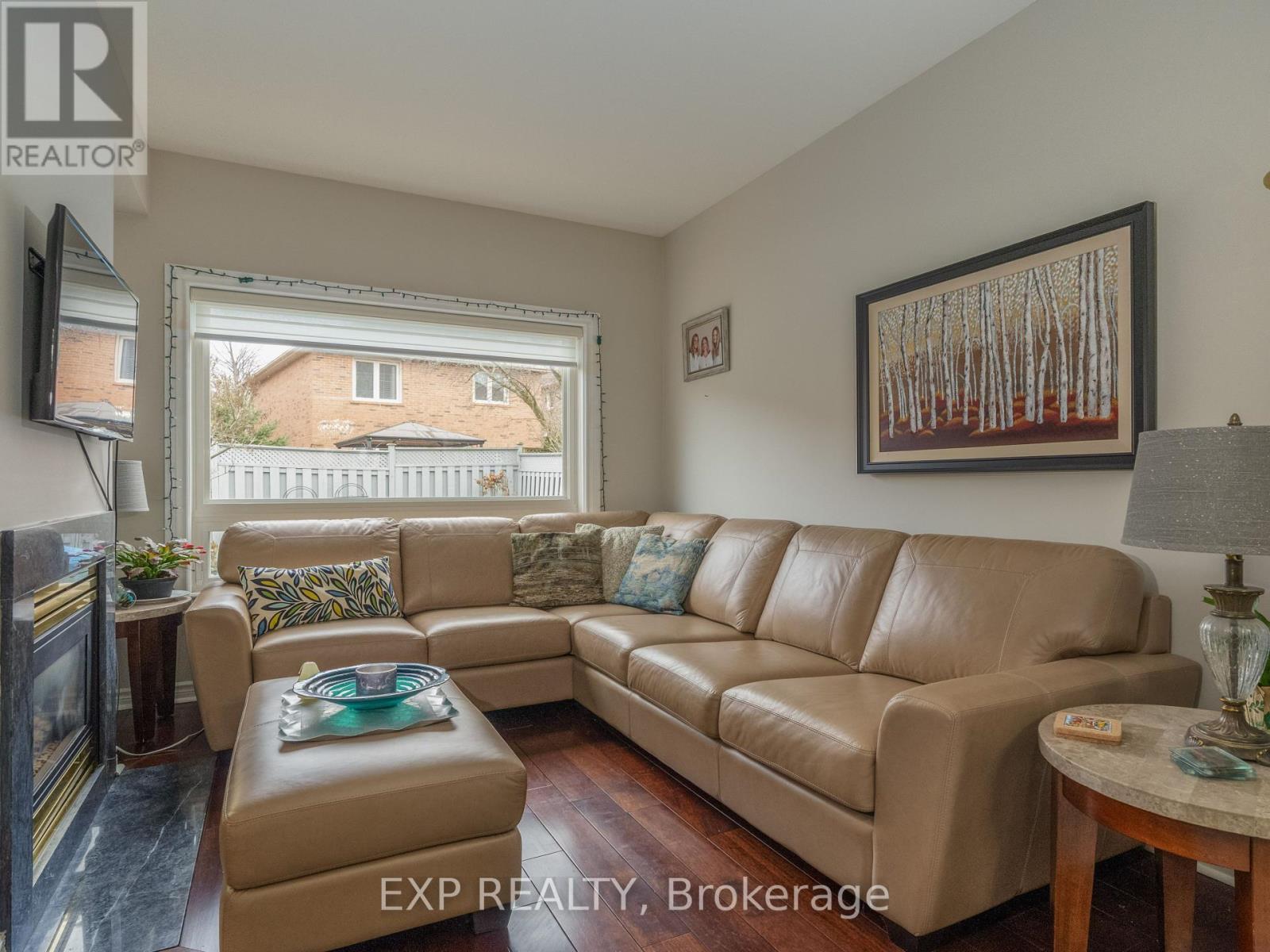 142 Denise Circle, Newmarket, Ontario  L3X 2K1 - Photo 4 - N12581210