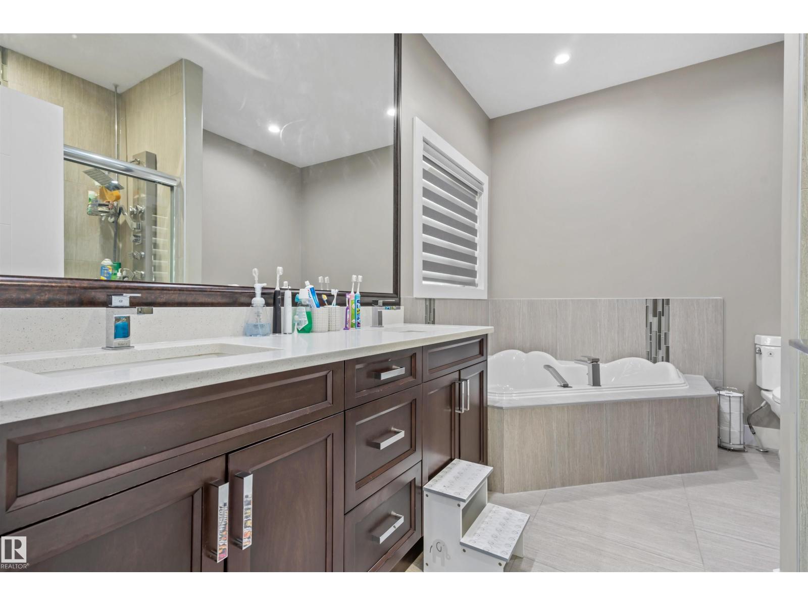 1960 Adamson Tc Sw, Edmonton, Alberta  T6W 1A8 - Photo 37 - E4466969